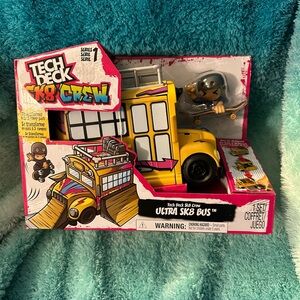 Sk8 Crew Ultra Sk8 Bus Toy